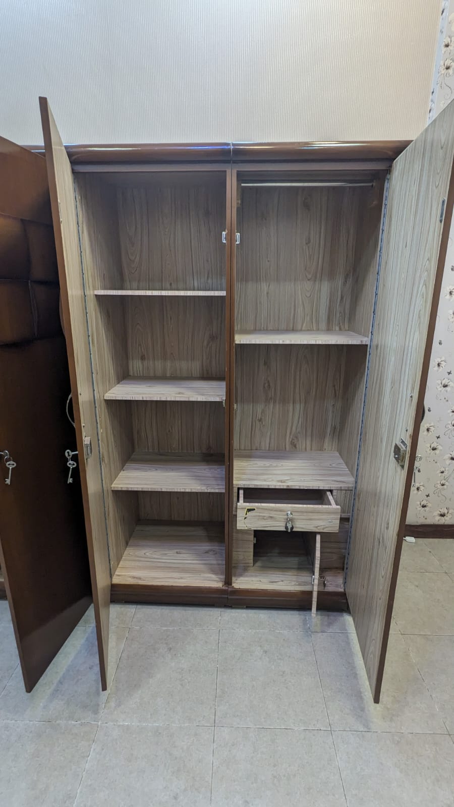 King Size Bedroom Set with Almirah