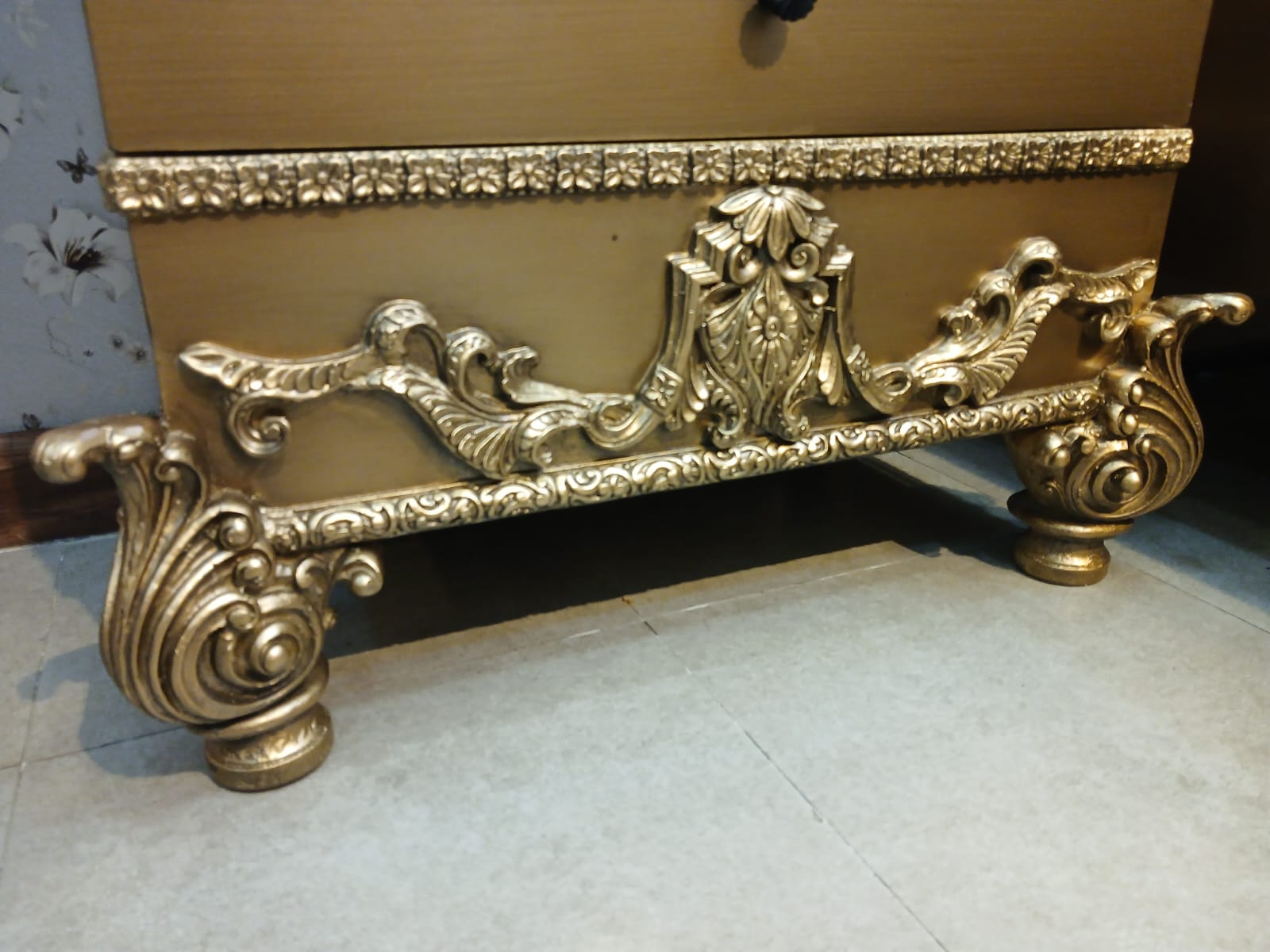 Stylish King Size Bed Set