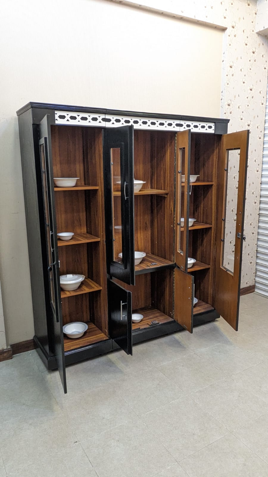 4 Door Corckery Divider