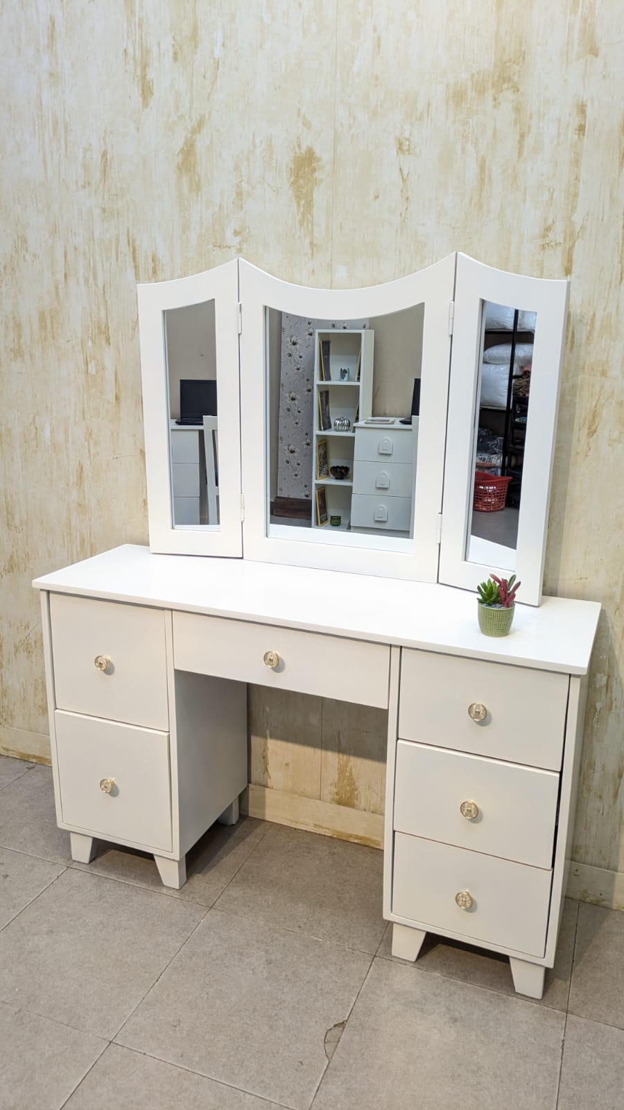 Twin Size Bed With Set