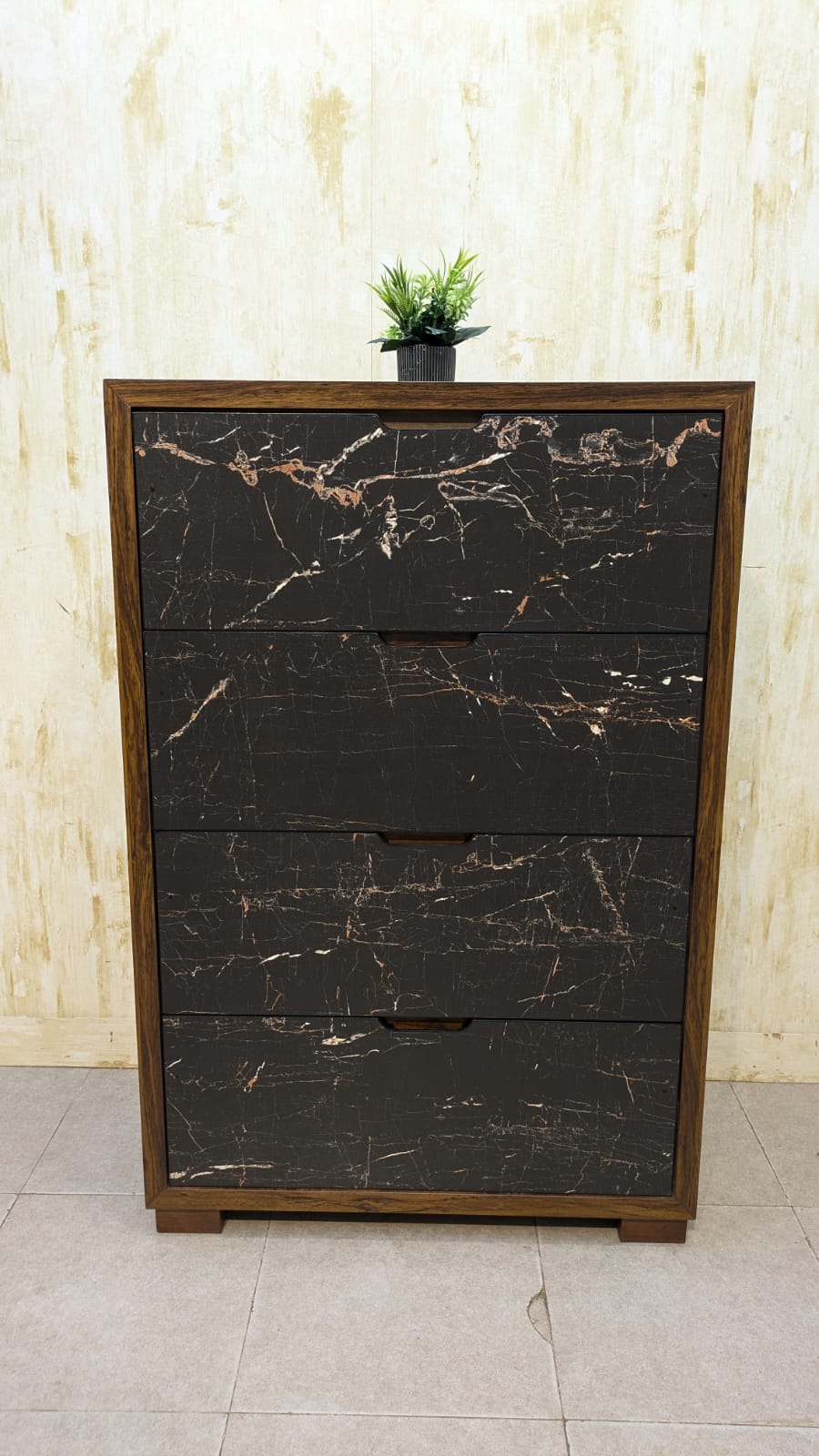 BRAND NEW CHEST OF DRAWERS
