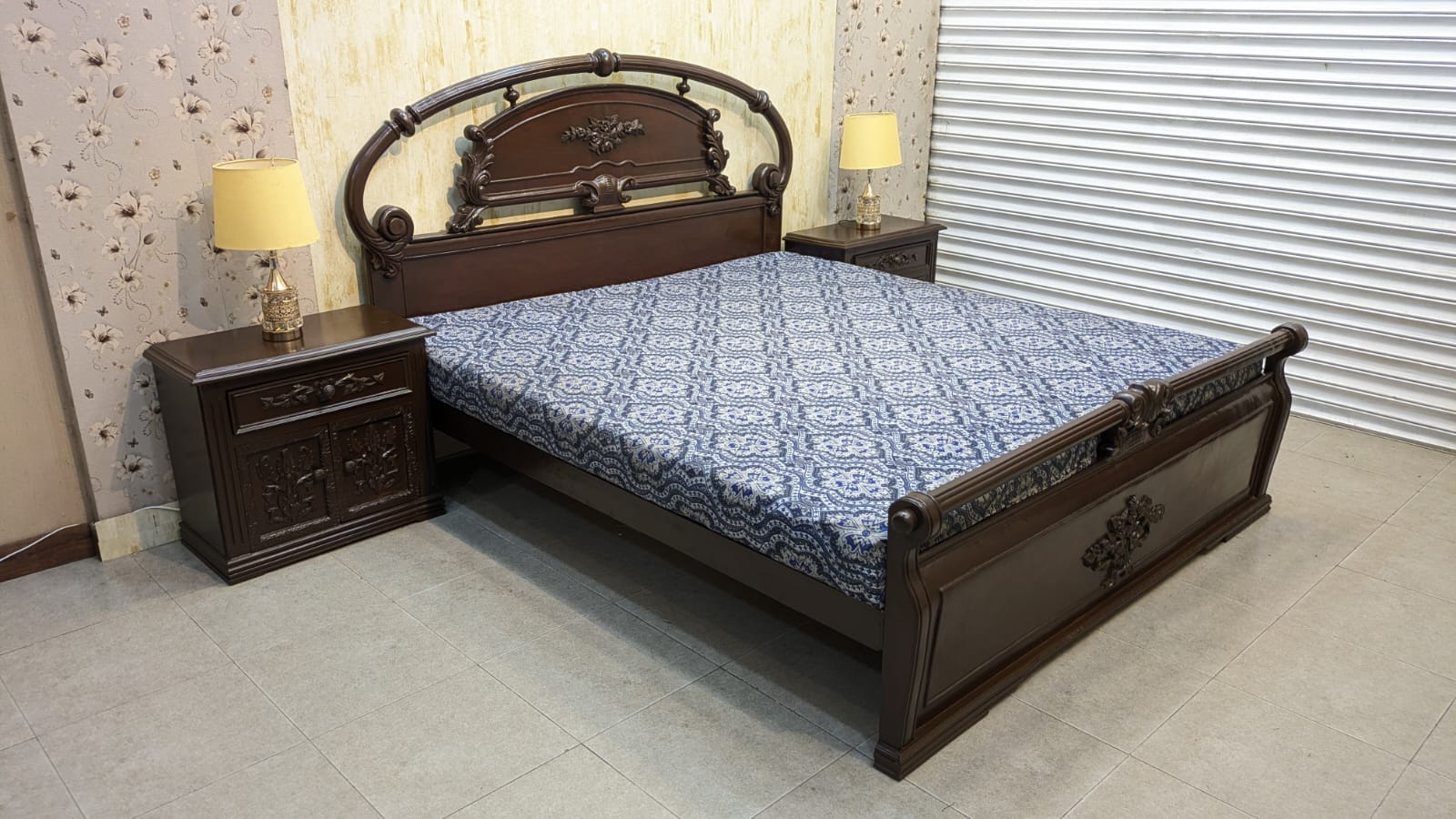 King Size Bed With 2 Side Tables