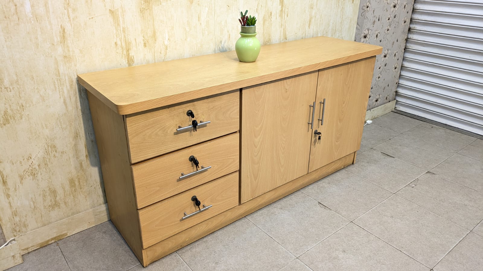 Side Board