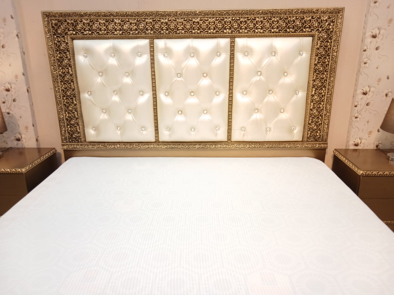 Stylish King Size Bed Set