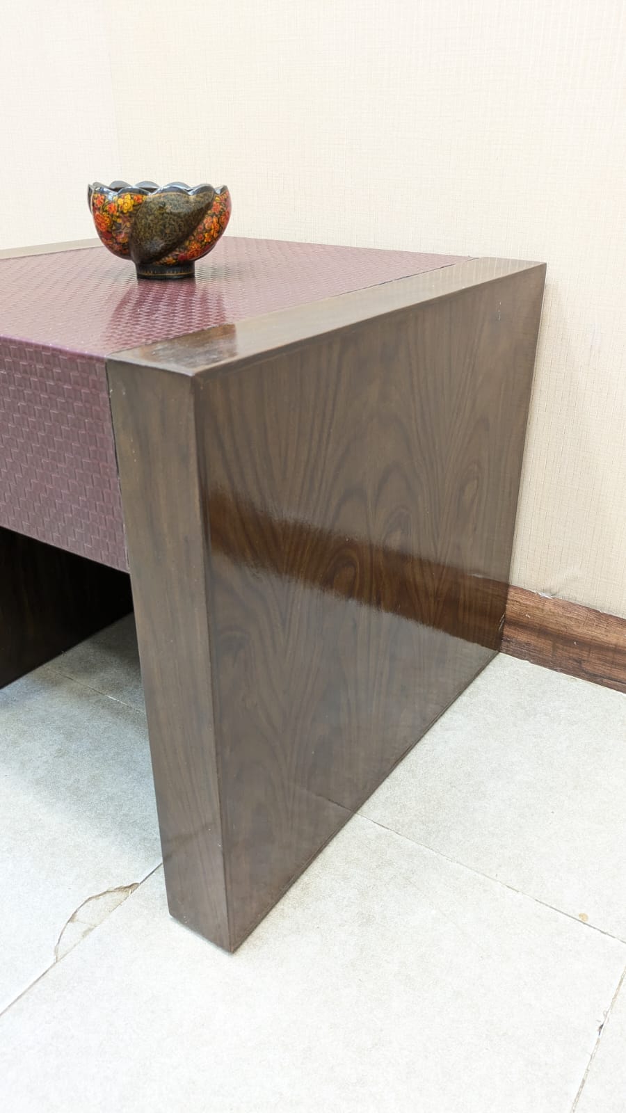 Corner Table