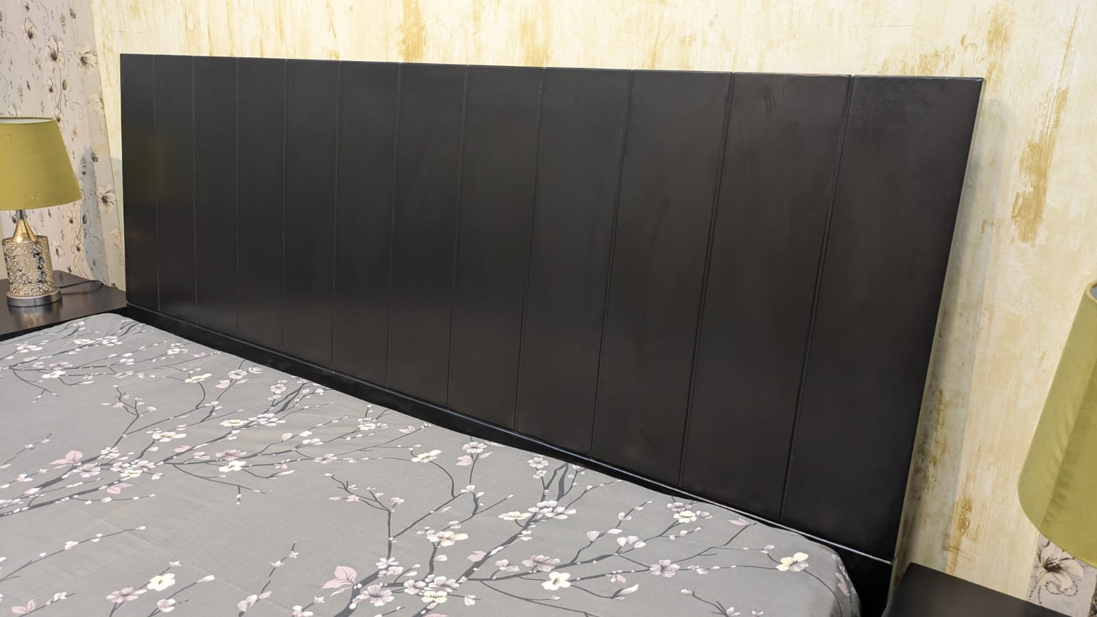King Size Bed With 2 Side table
