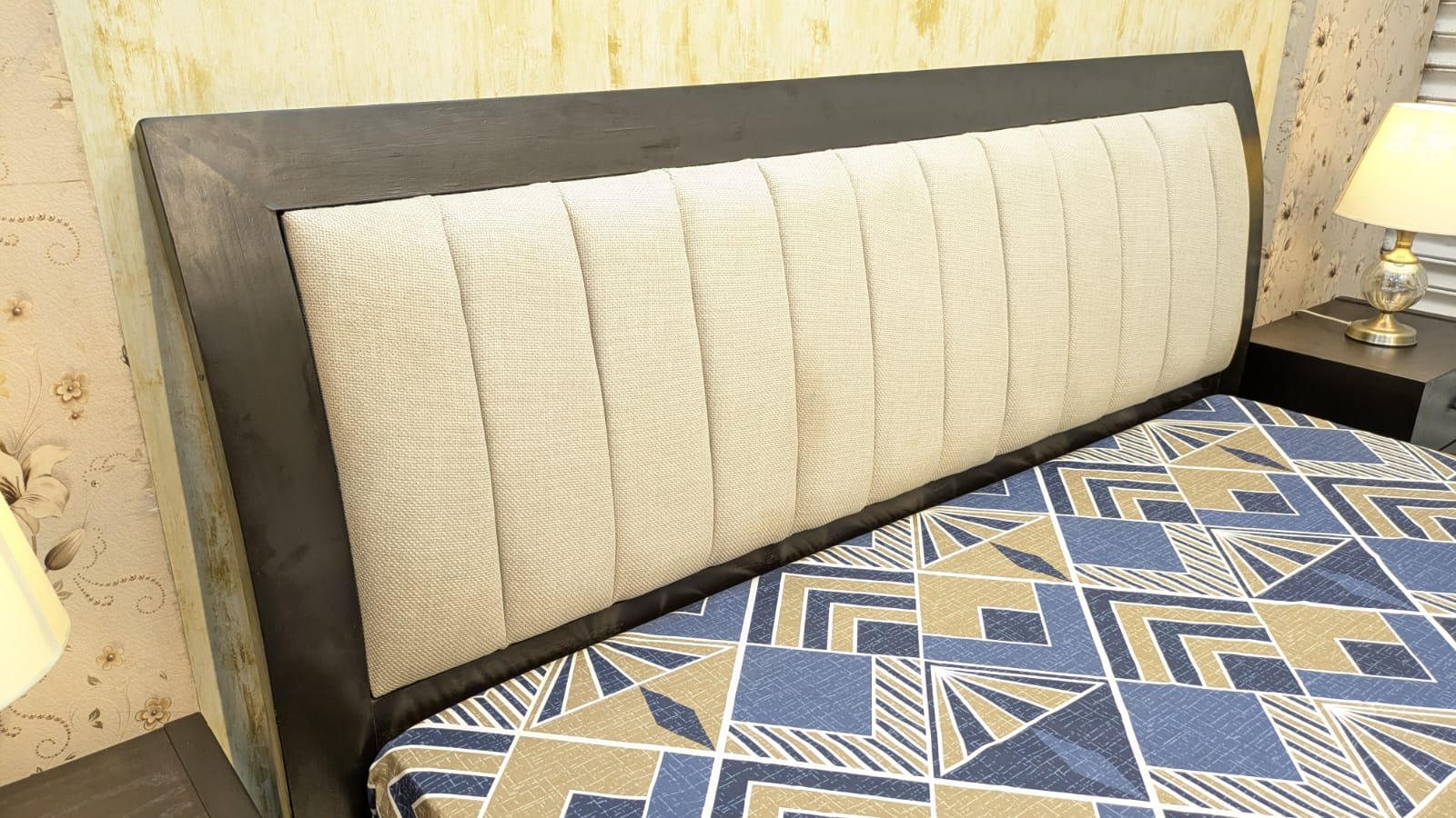 King Size Bed With 2 Side Tables