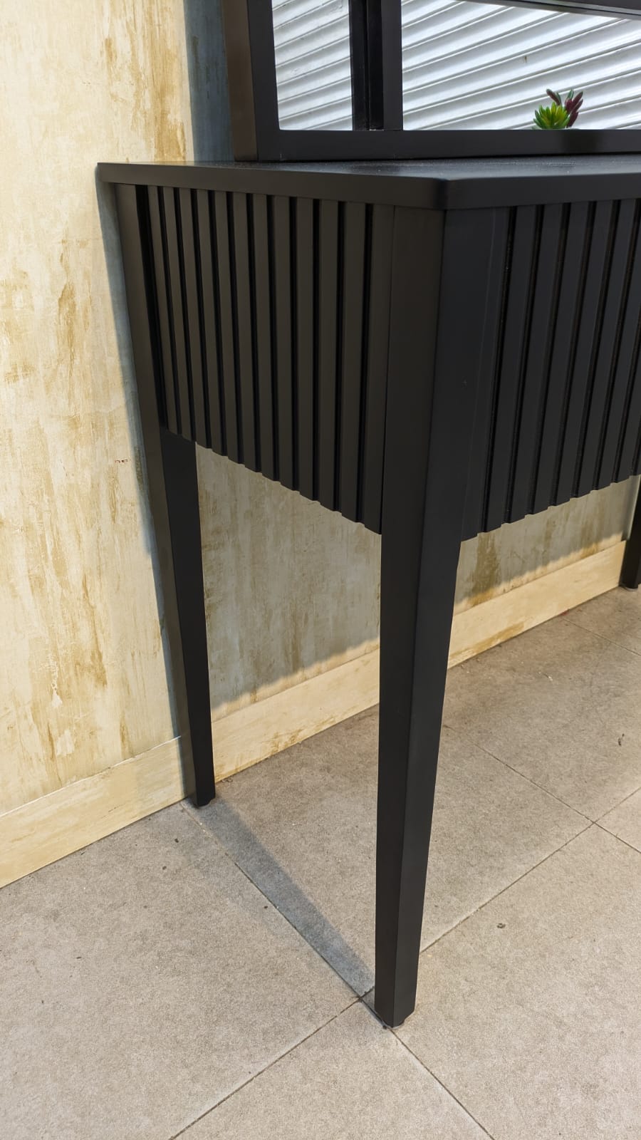 Hoid Console with Wall Mounted Mirror