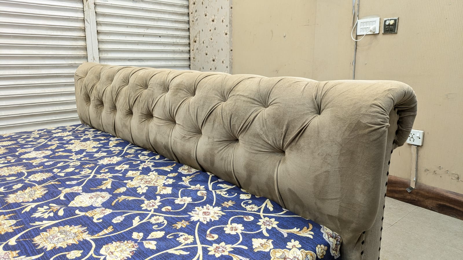 King Size Bed With 2 Side Tables
