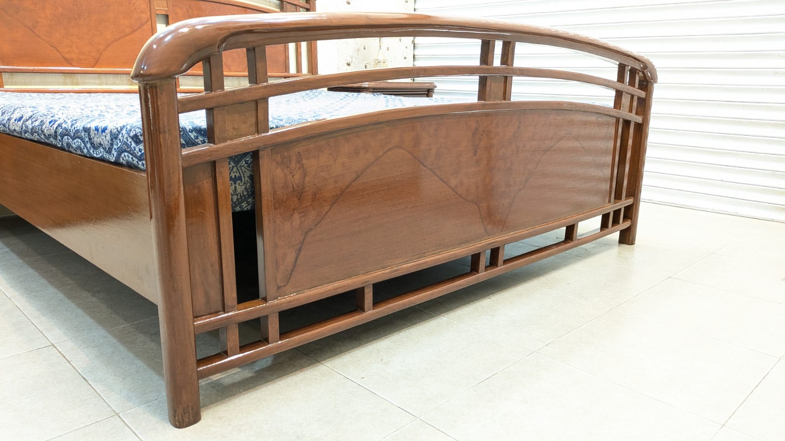 King Size Bed With 2 Side Tables