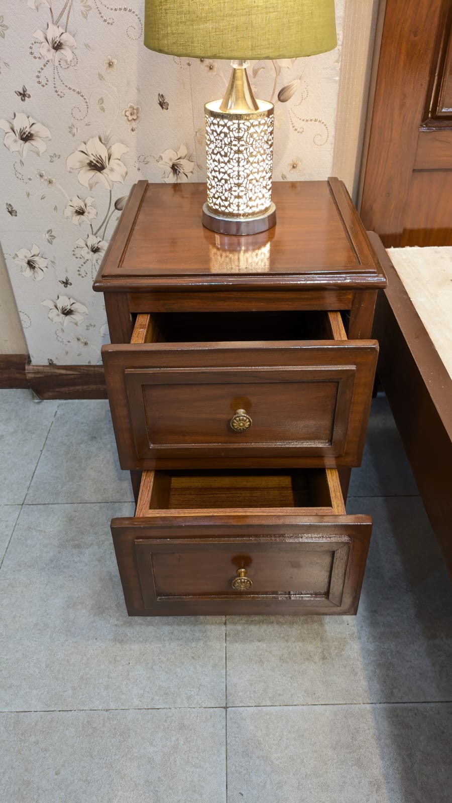 Pair Of Single Beds with 2 Side Tables