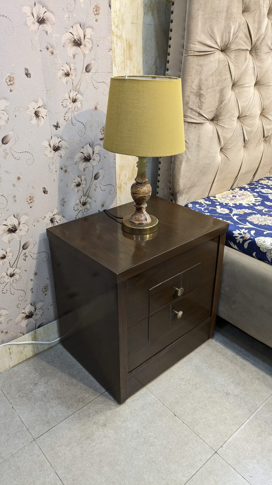 King Size Bed With 2 Side Tables