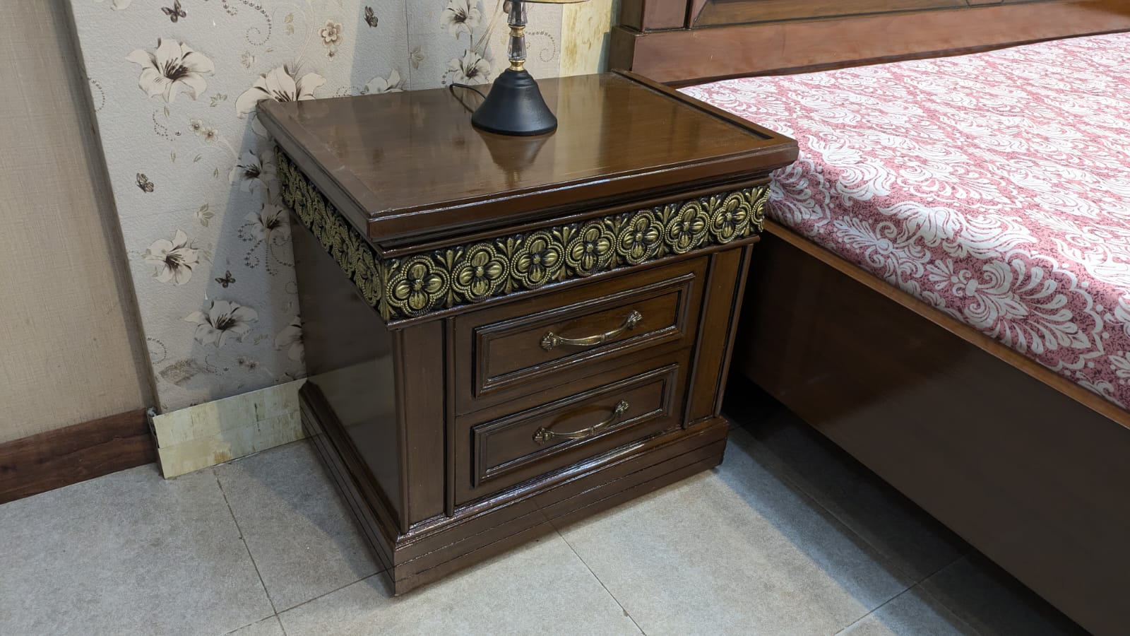 Elegant King Size Bedroom Set
