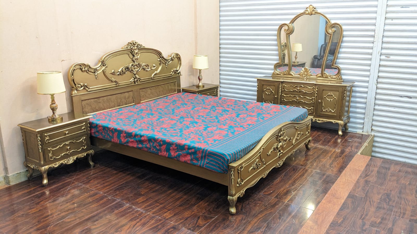 Chinioti Solid Sheesham Wood King Size Bed Set