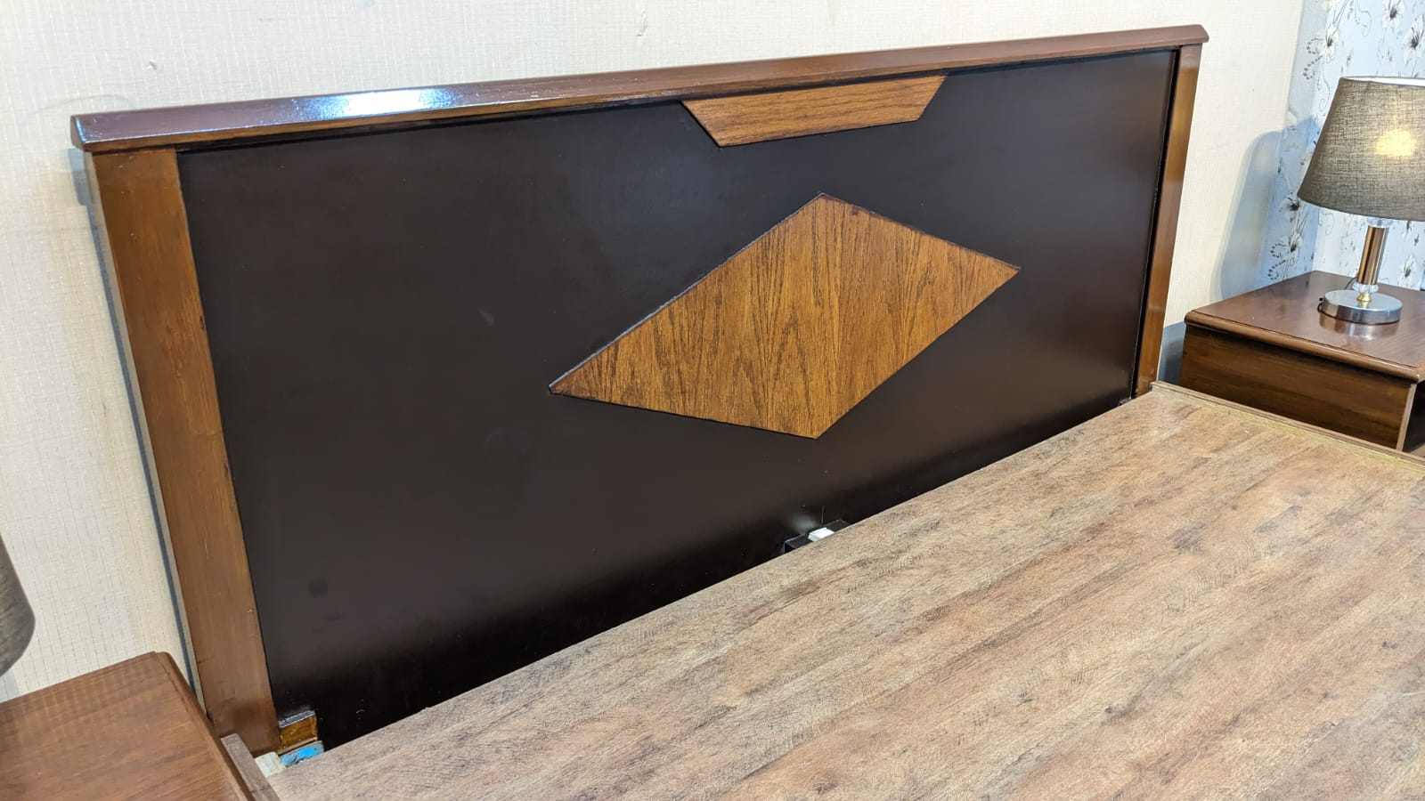 Queen Size Bed With 2 Side Tables