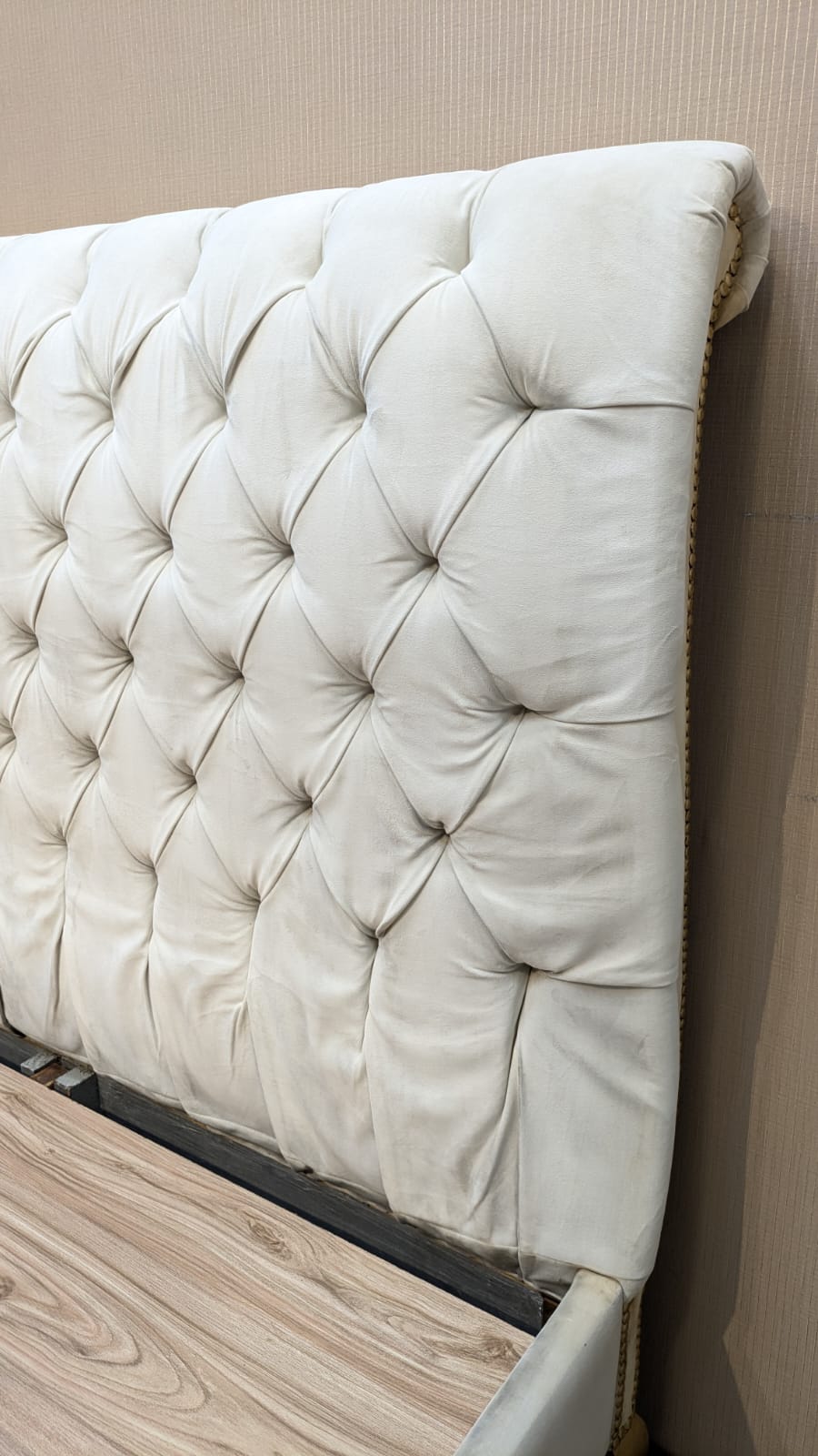 Modern Chesterfield Design Queen Size Bed