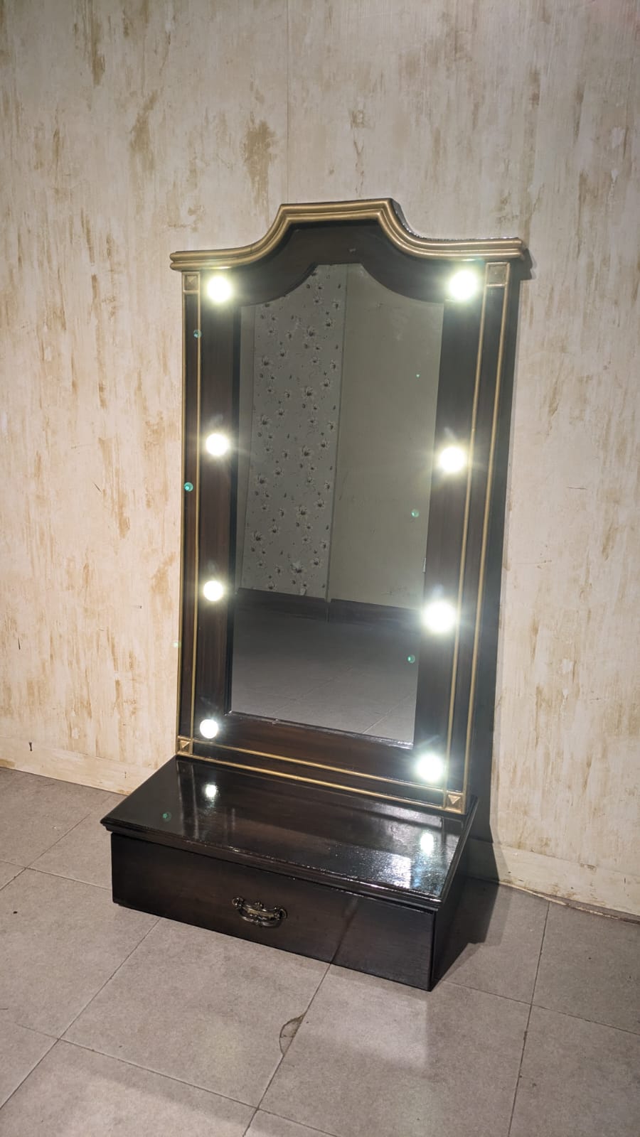 Wall Mounted Console With Led Mirror