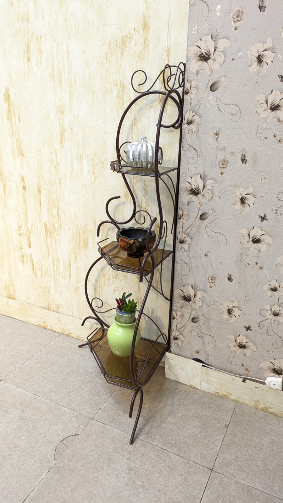Corner display Shelf