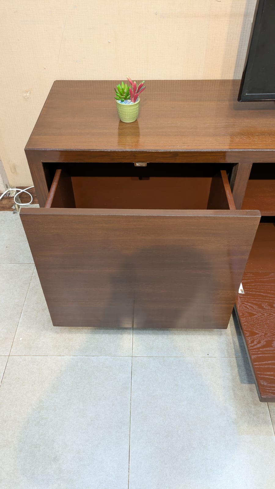 Elegant Design Led Unit