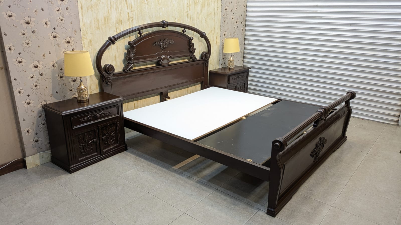 King Size Bed With 2 Side Tables