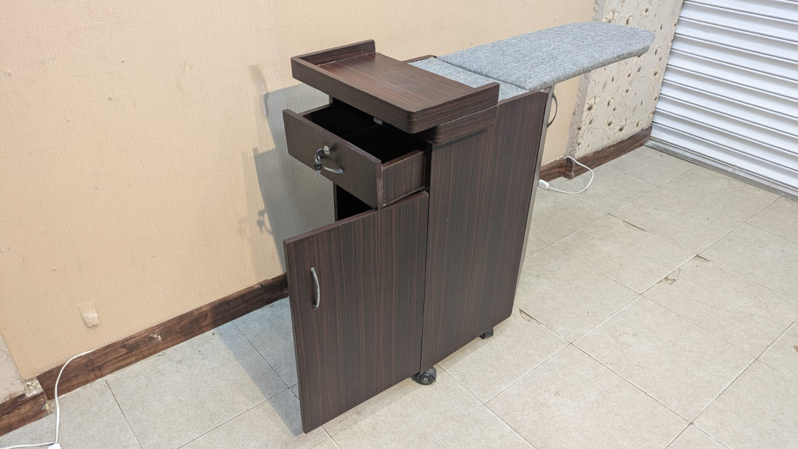 Foldable Iron Stand