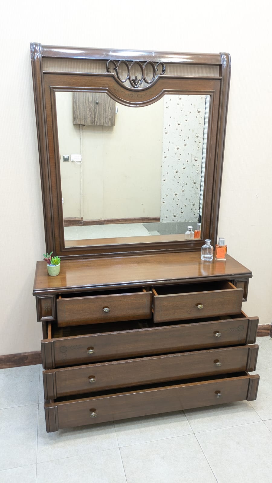 King Size Bed With 2 Side Tables and Dressing Table