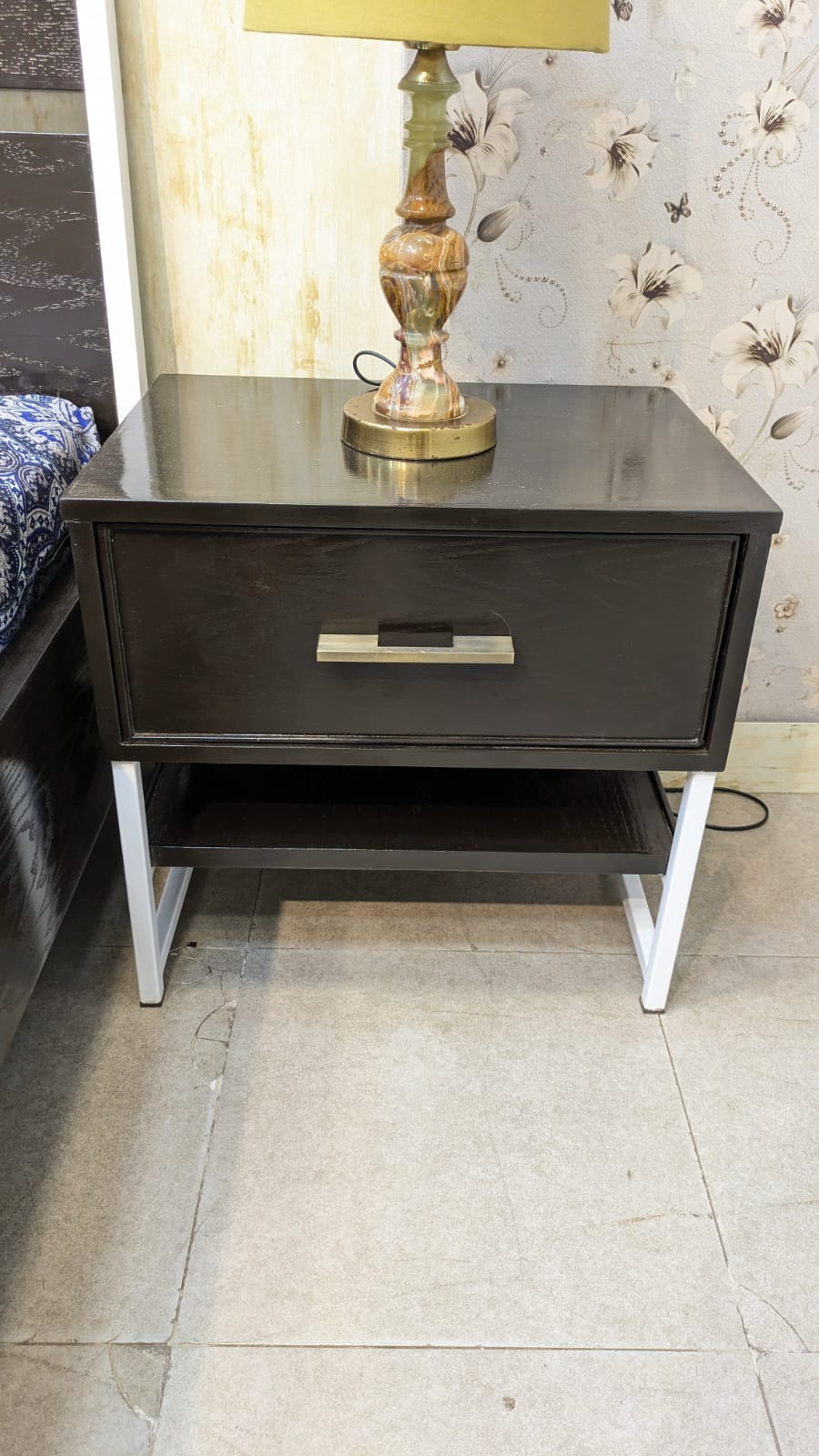 King Size Bed With 2 Side Tables