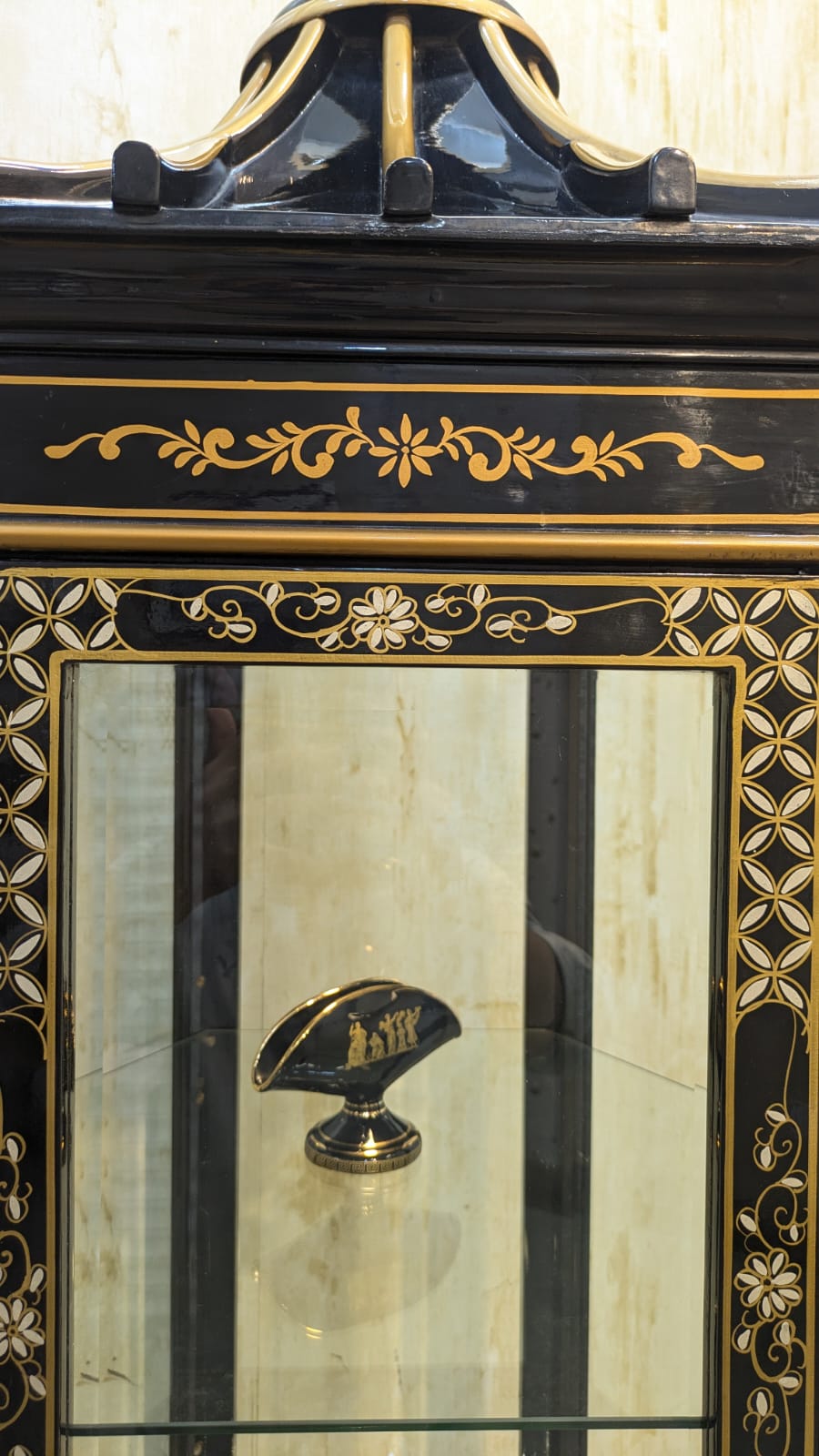 Chinese Black Lacquer Round Hexagon Pagoda Top Mother Of Pearl Showcase Display