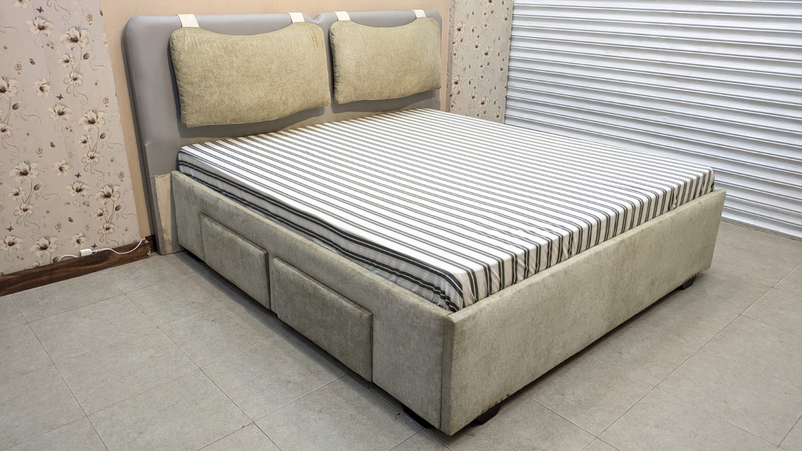 Fully Cushioned King Size Bed