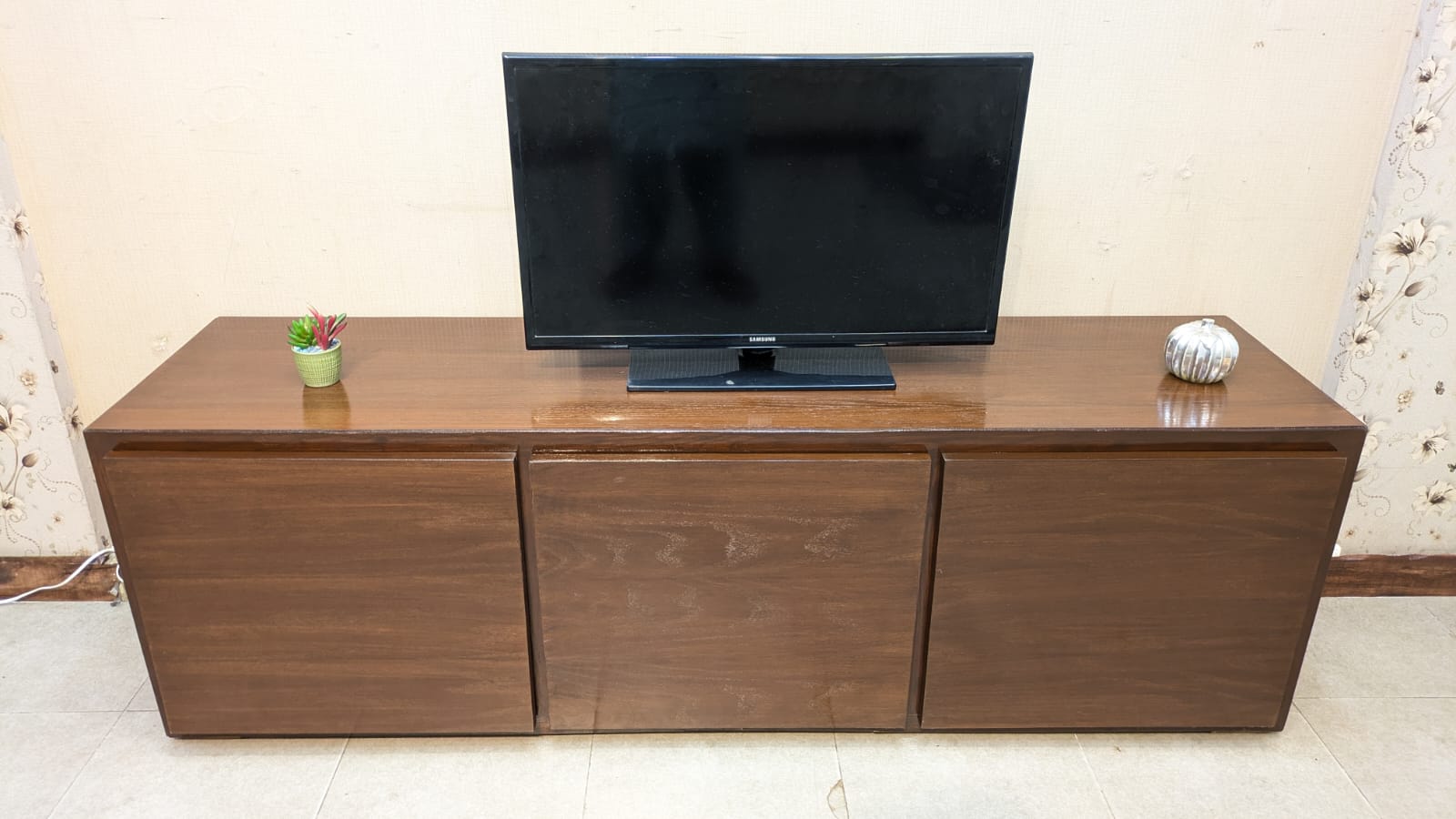 Elegant Design Led Unit