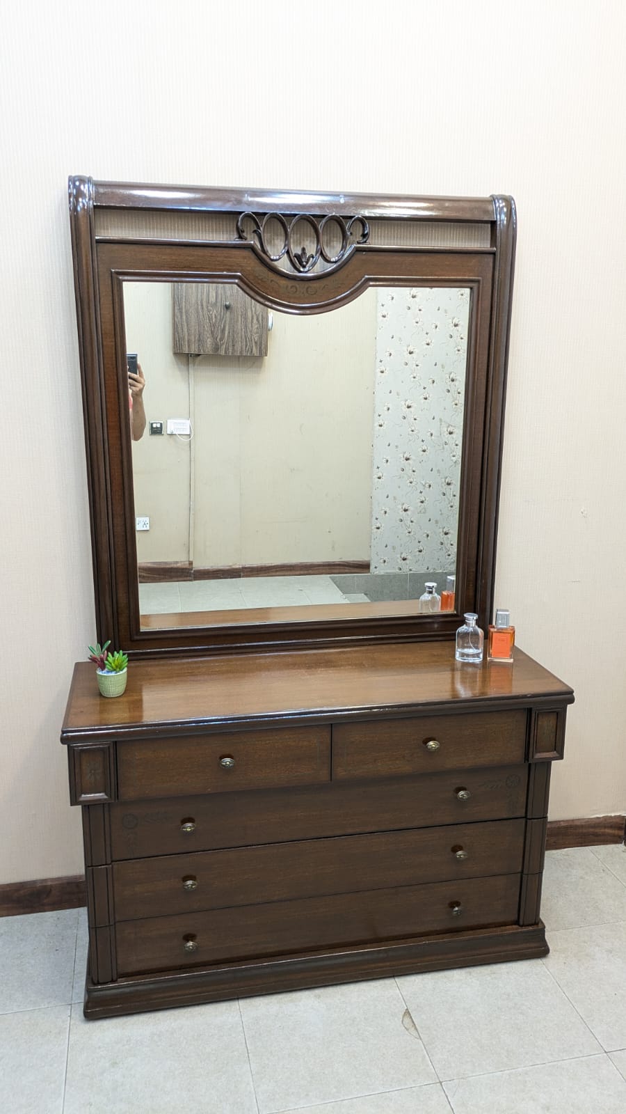 King Size Bed With 2 Side Tables and Dressing Table