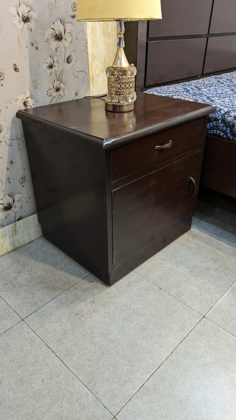 King Size Bed With 2 Side Tables