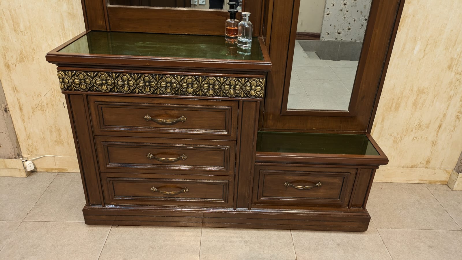 Elegant King Size Bedroom Set