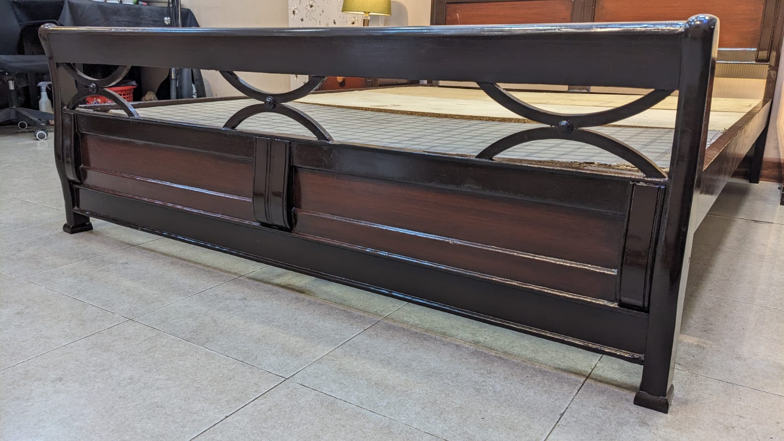 Queen Size Bed With 2 Side Tables