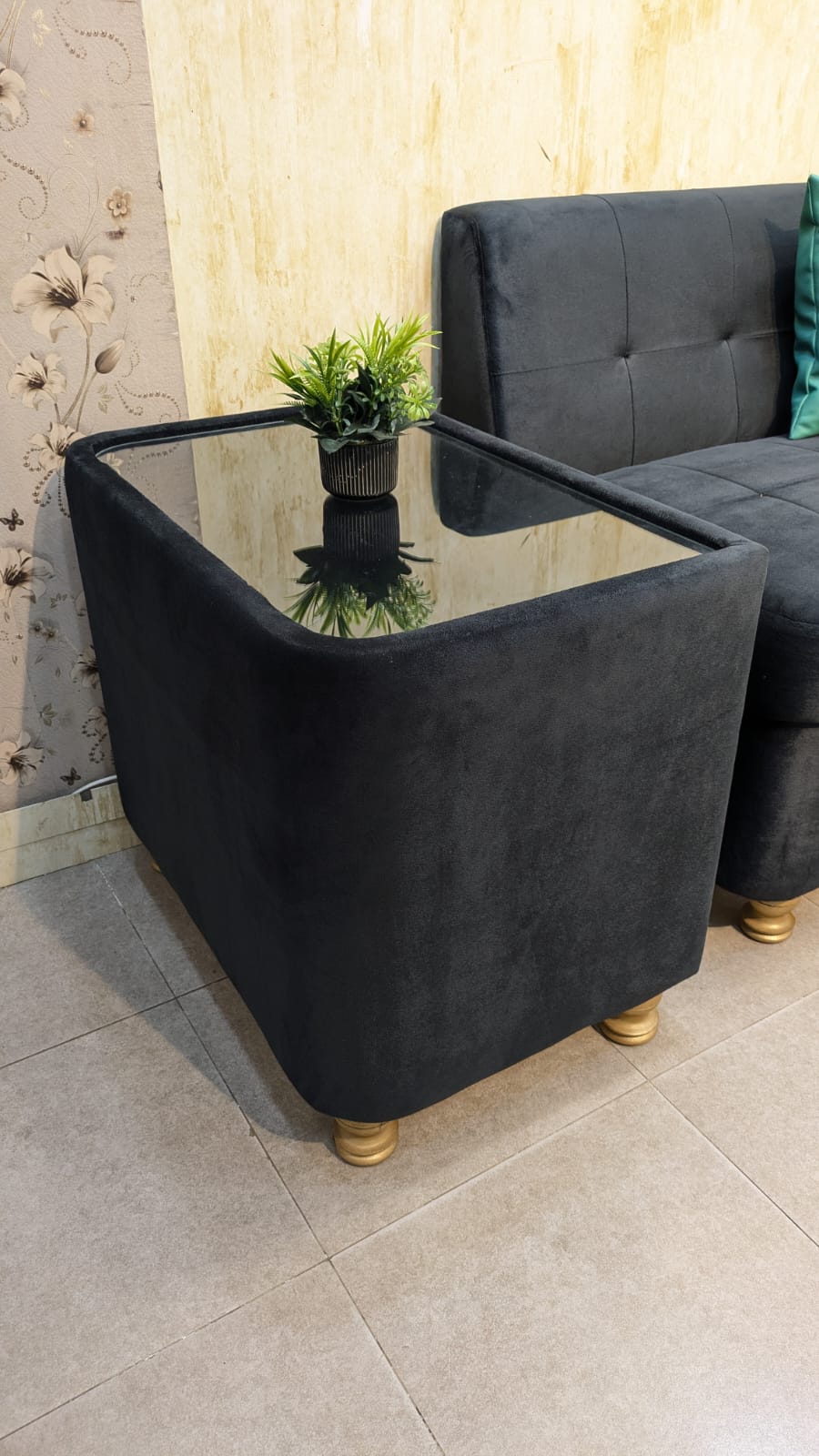 4 Seater Sofa Set with 2 Corner Tables