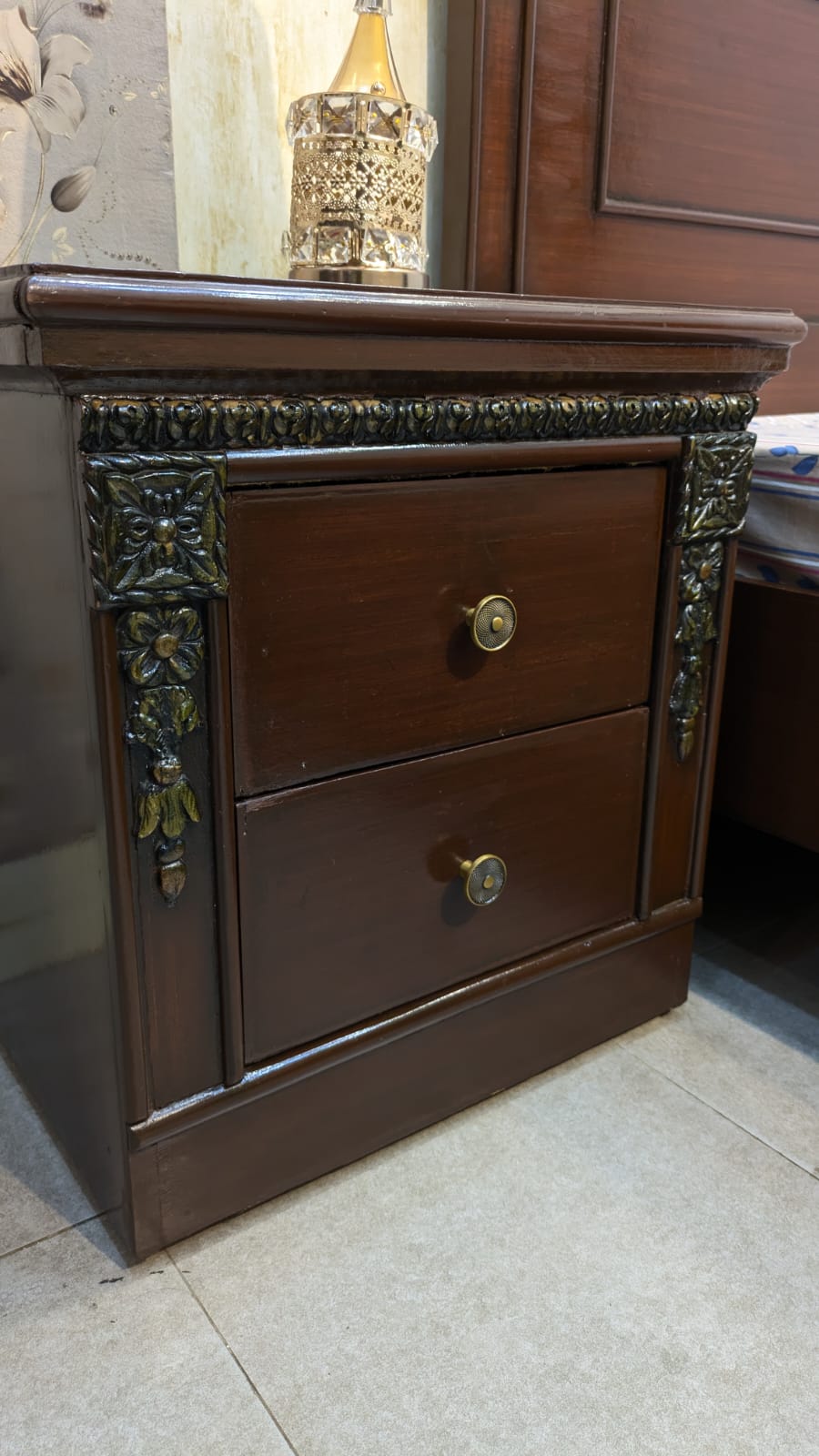Elegant Sheesham Wood king Size Bed with 1 side table