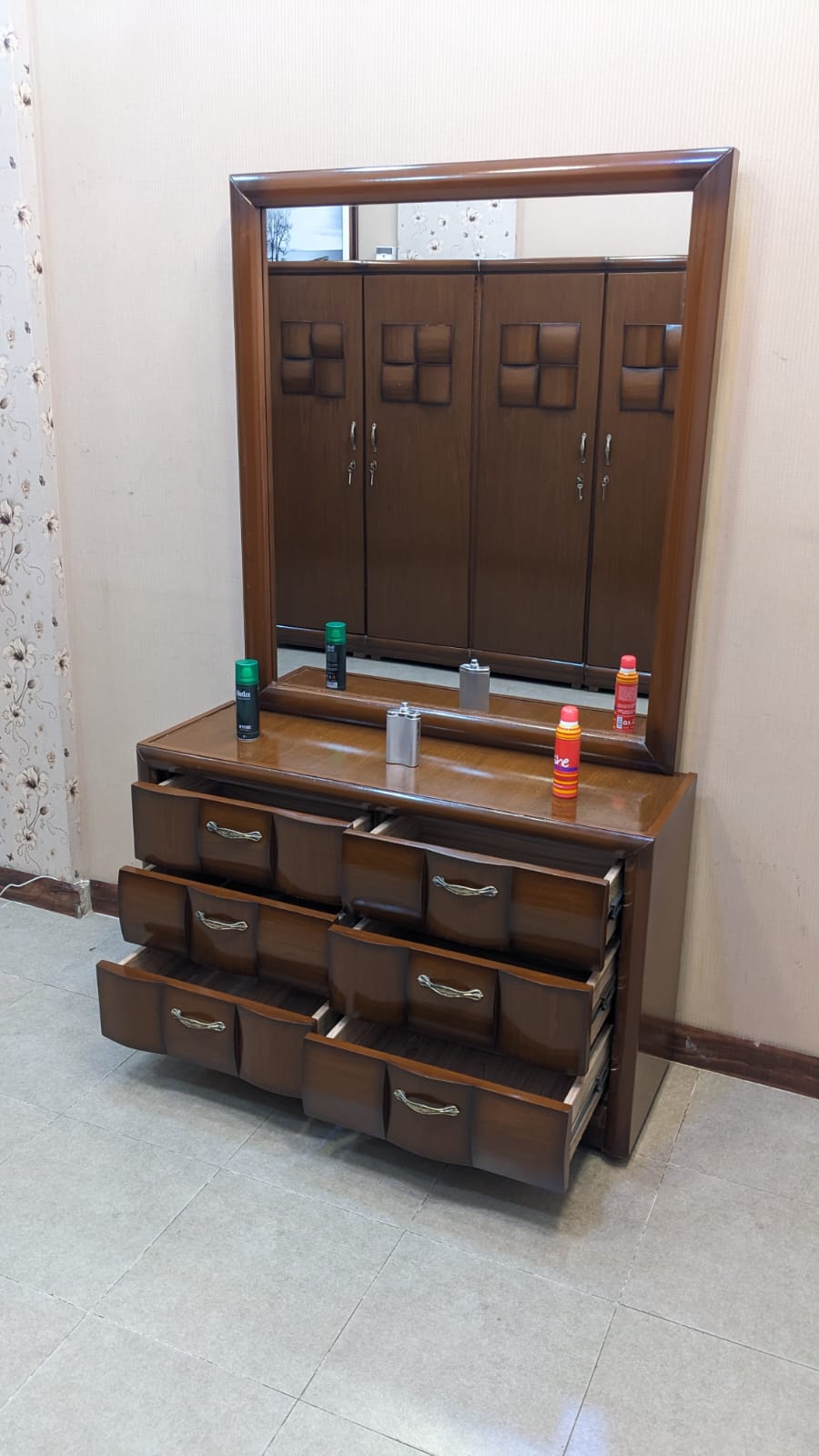 King Size Bedroom Set with Almirah