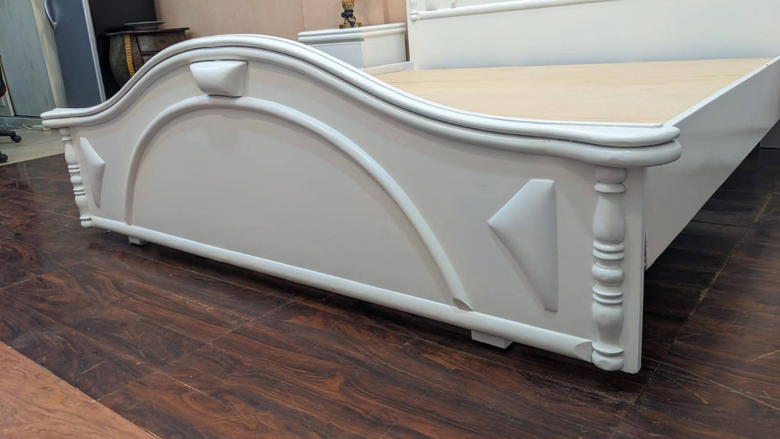 King Size Bed With 2 Side Tables