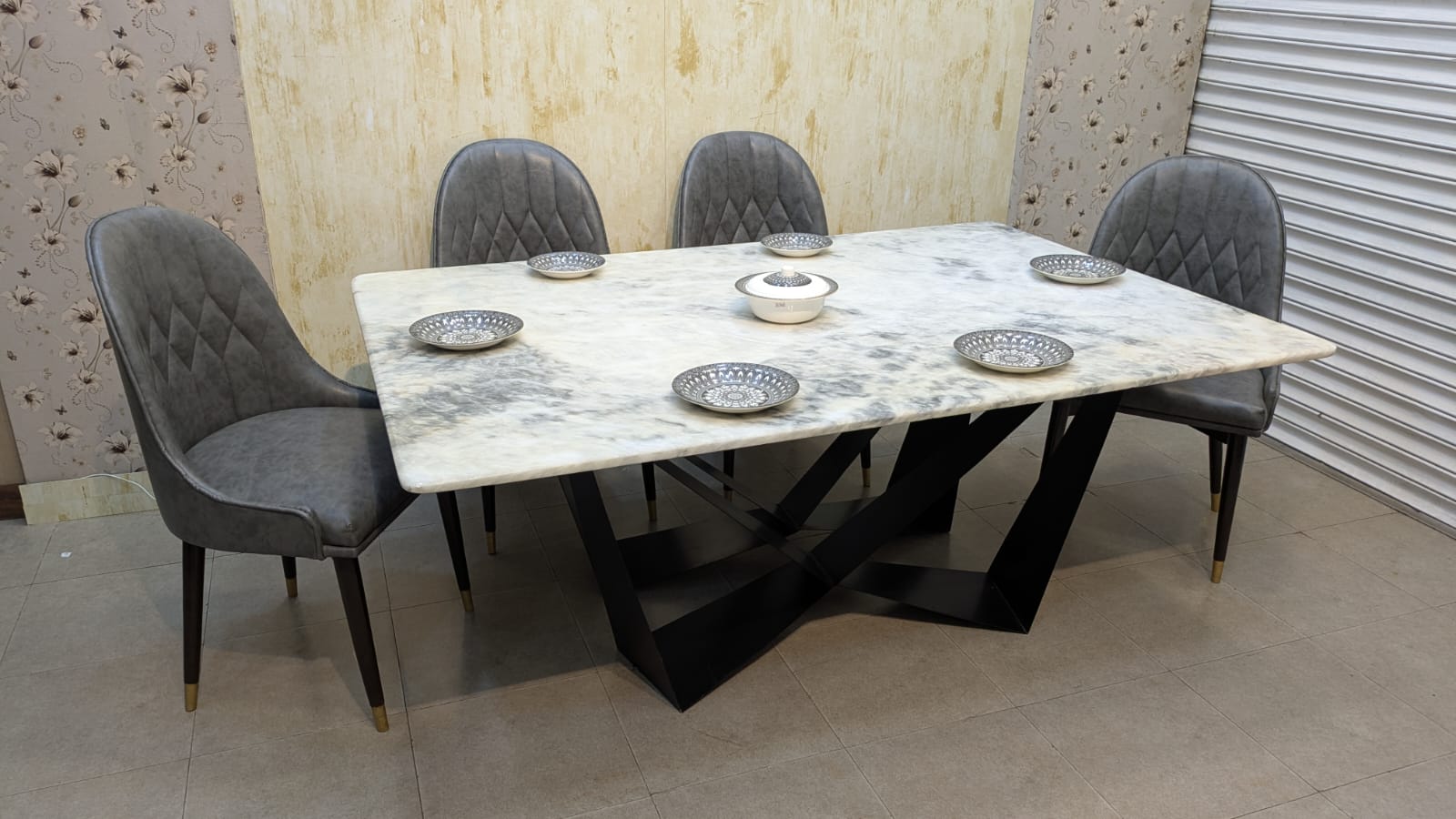 Modern Design 6 Seater Dining Table with Marble Top