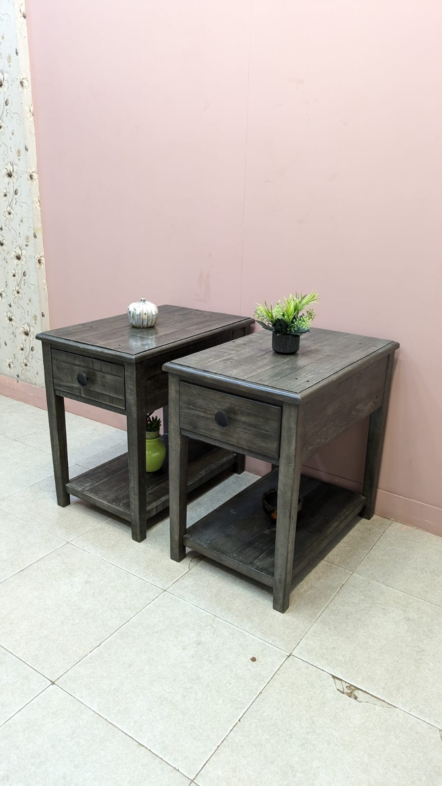 Imported American Ashley Furniture borlofeild Pair of Corner Table