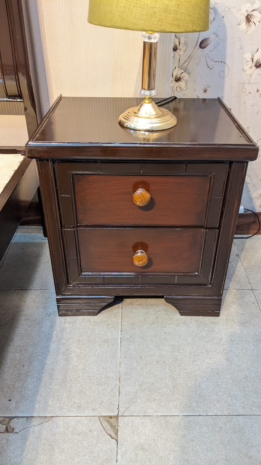 Queen Size Bed With 2 Side Tables