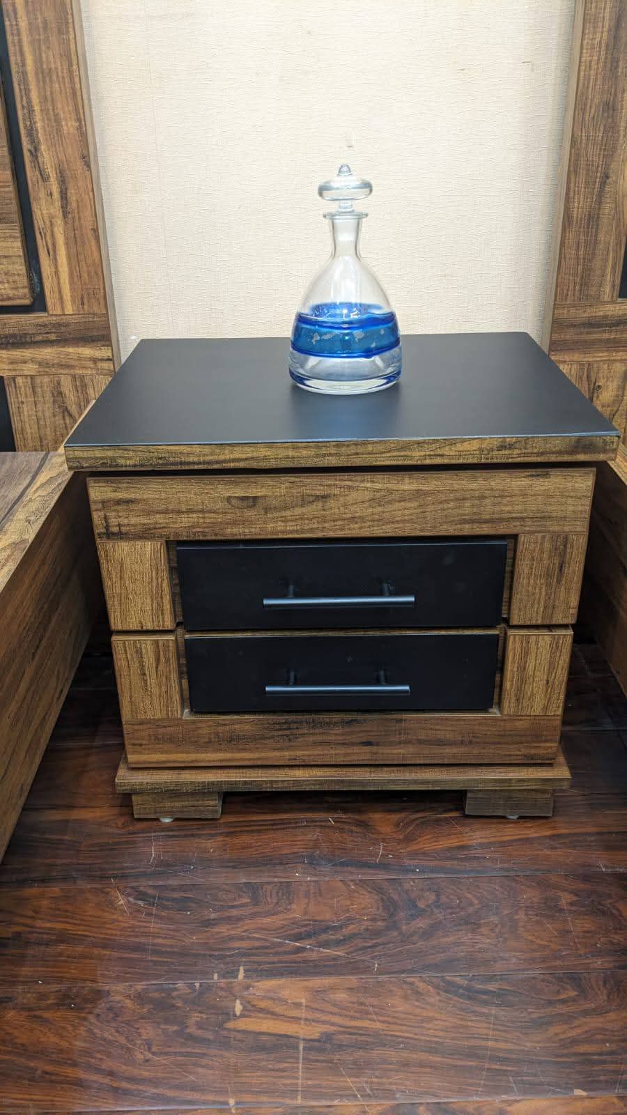 New Pair Of Bed With Shared Side Table & Dressing Table