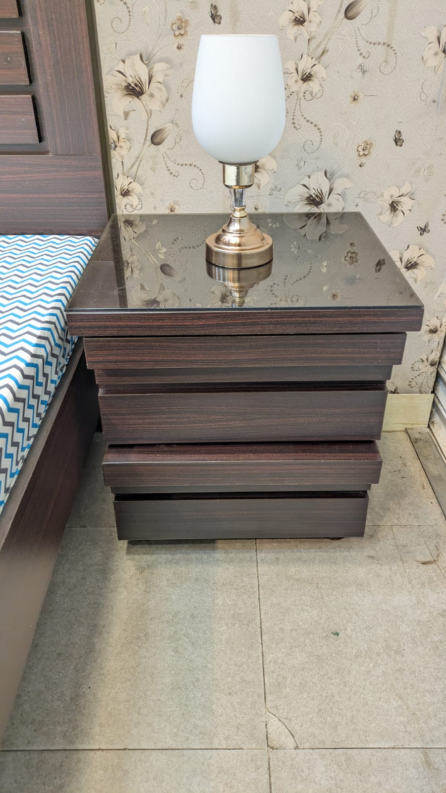 Pair of single bed with 2 Side Tables