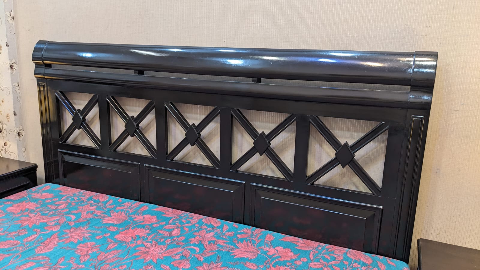 King Size Bed With 2 Side Tables and Dressing Table