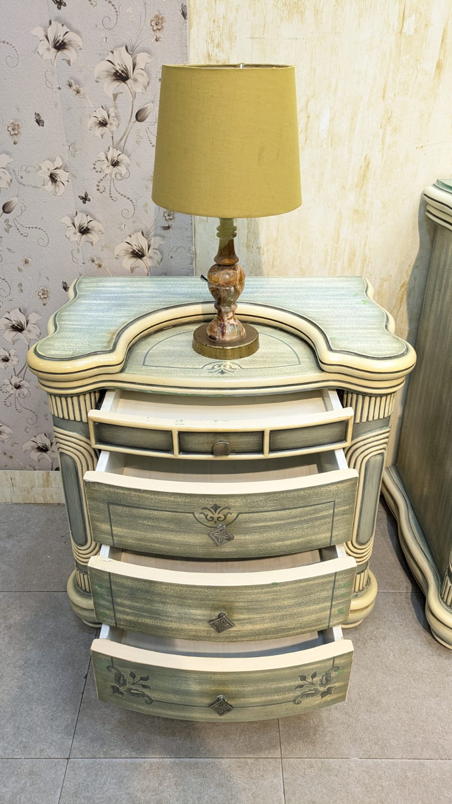Chester With 2 Side Tables