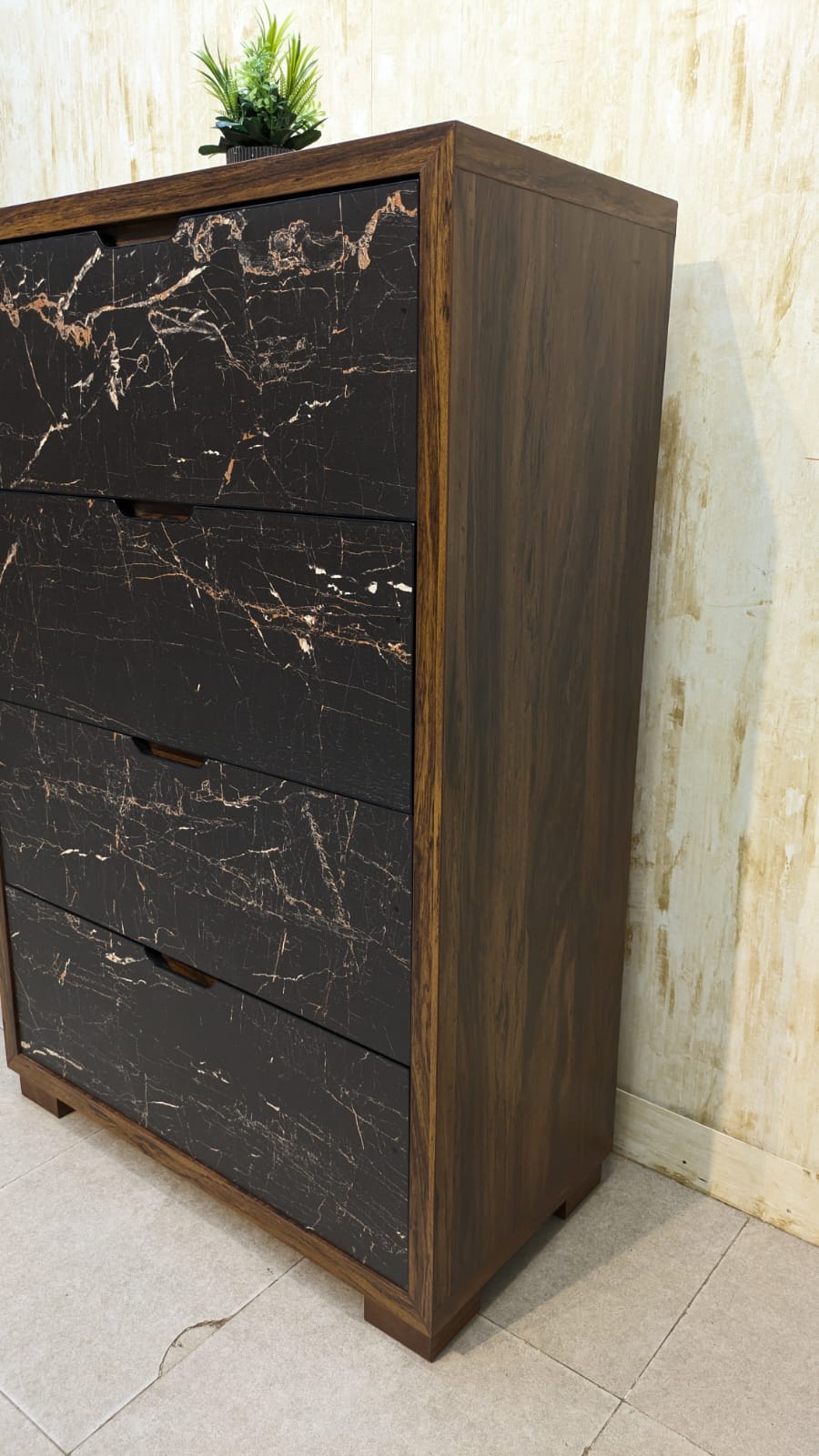 BRAND NEW CHEST OF DRAWERS