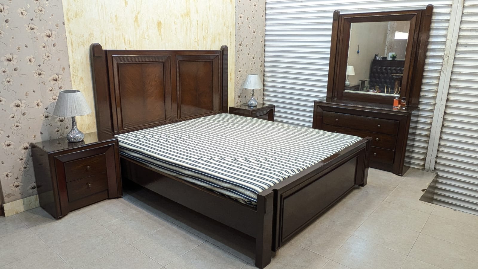 Elegant King Size Bed Set