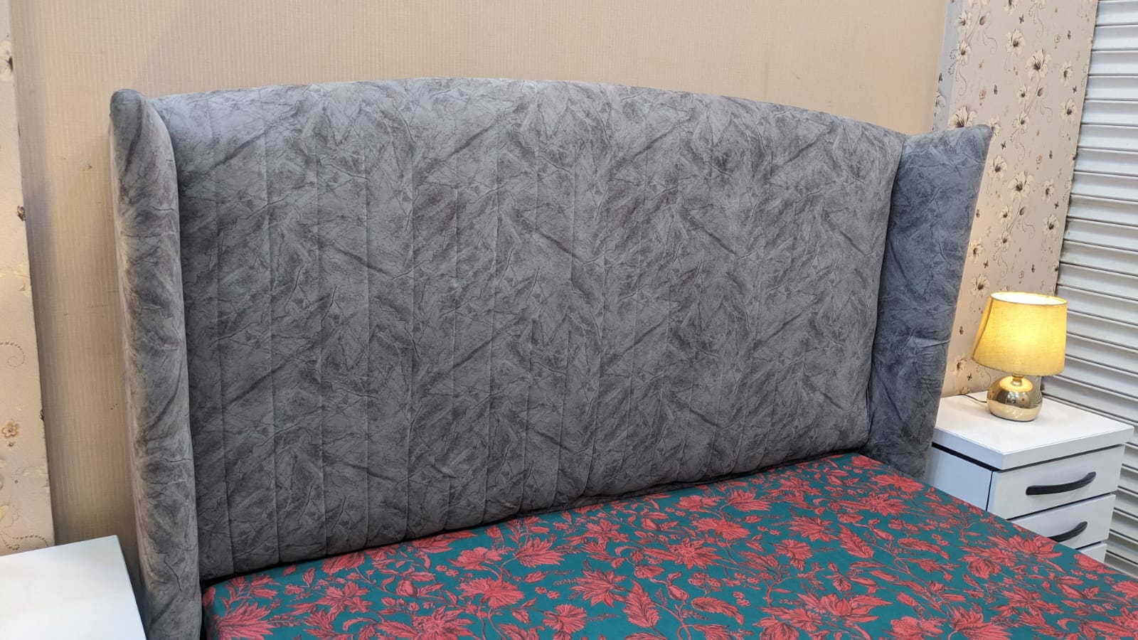 King Size Bed With 2 Side Tables and Dressing