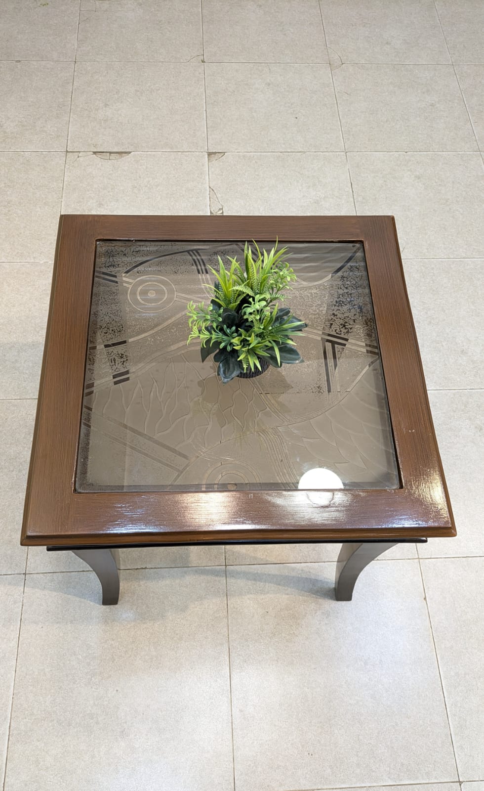 Corner table
