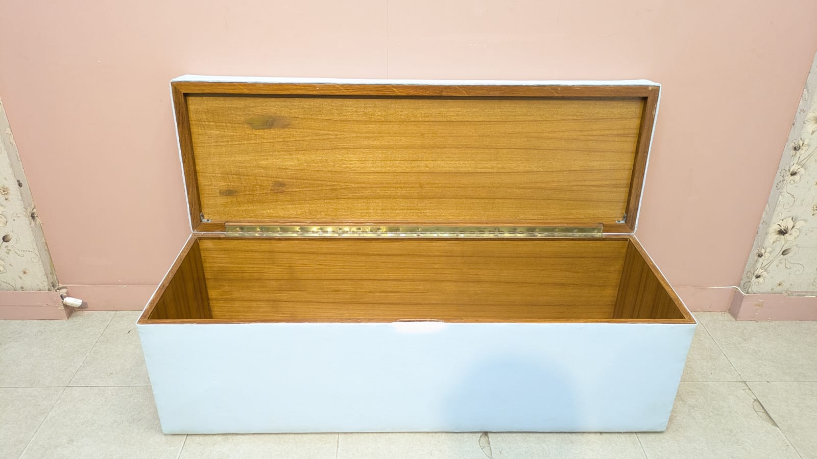Leatherette Storage Sattee
